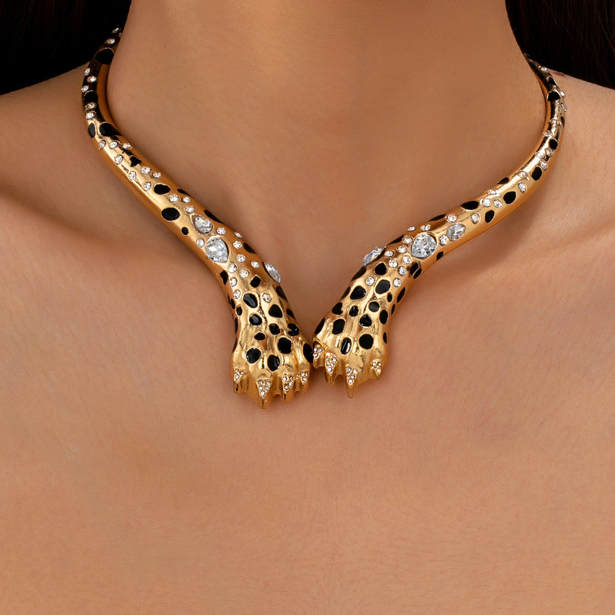 Vintage And Exaggerated Temperament Versatile Leopard Print Diamond Necklace