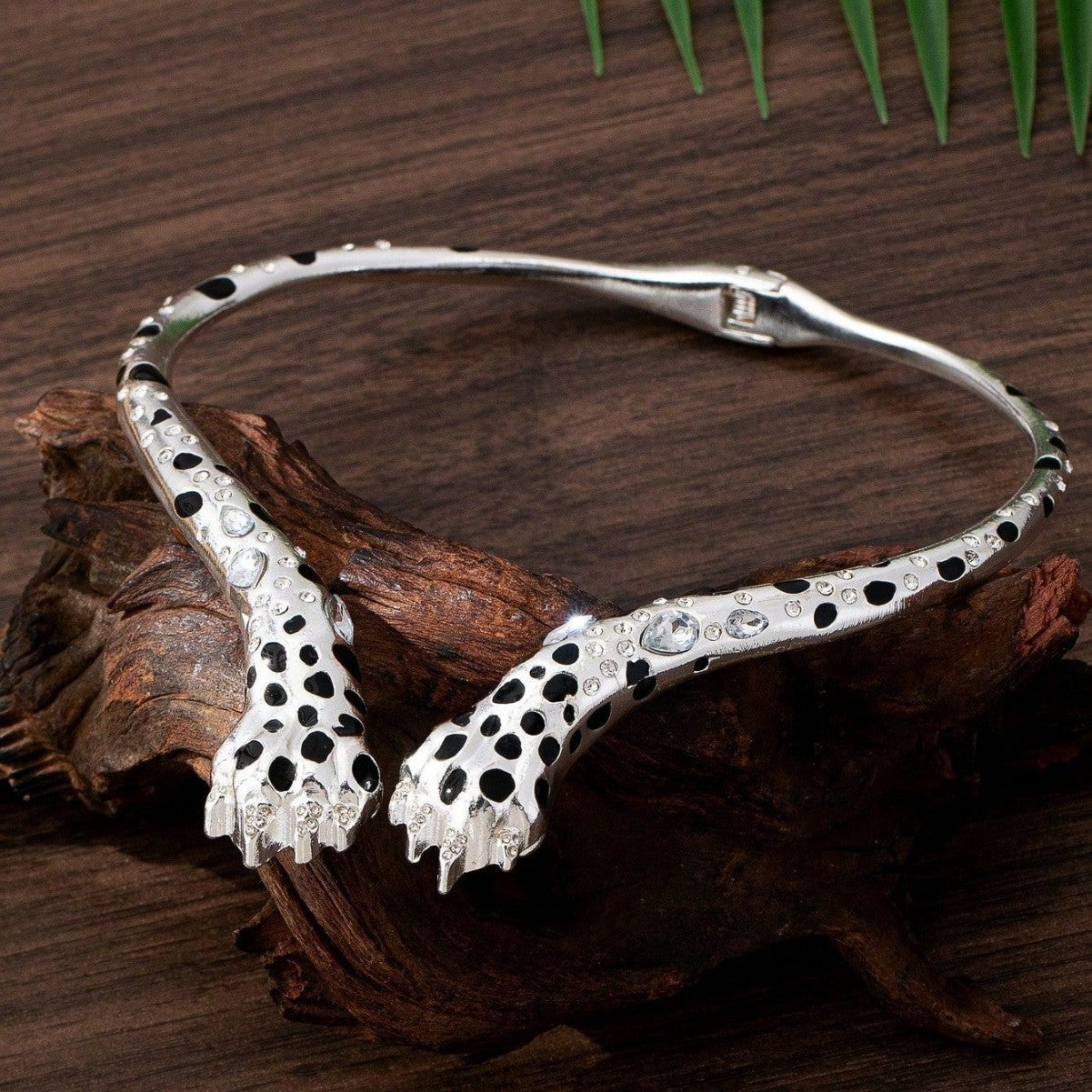 Vintage And Exaggerated Temperament Versatile Leopard Print Diamond Necklace