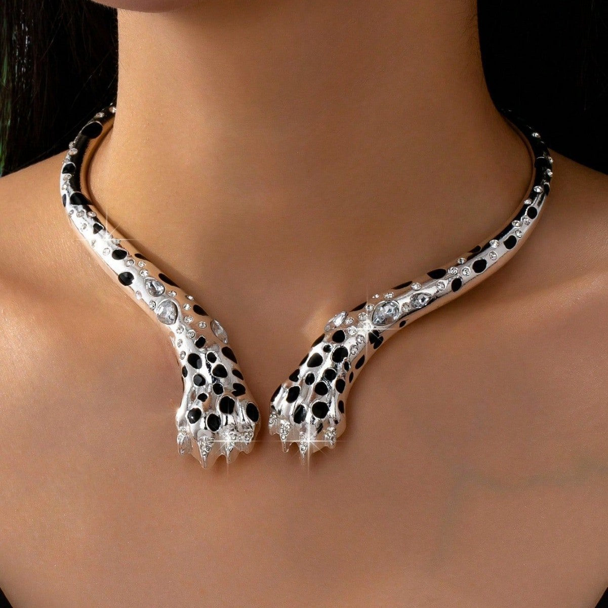 Vintage And Exaggerated Temperament Versatile Leopard Print Diamond Necklace